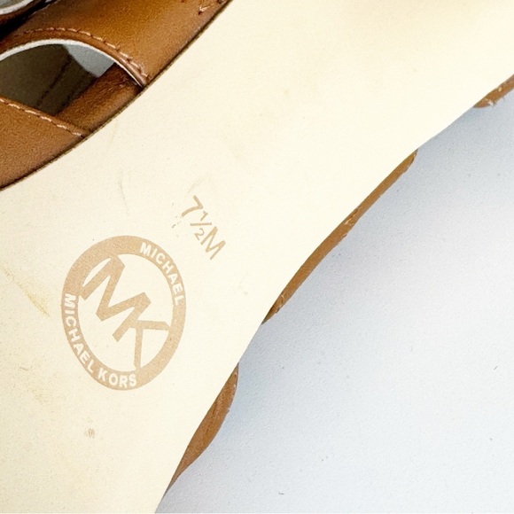 Michael Kors Berkeley T-Strap zipper platform heels tan leather size 7.5 - Picture 7 of 7